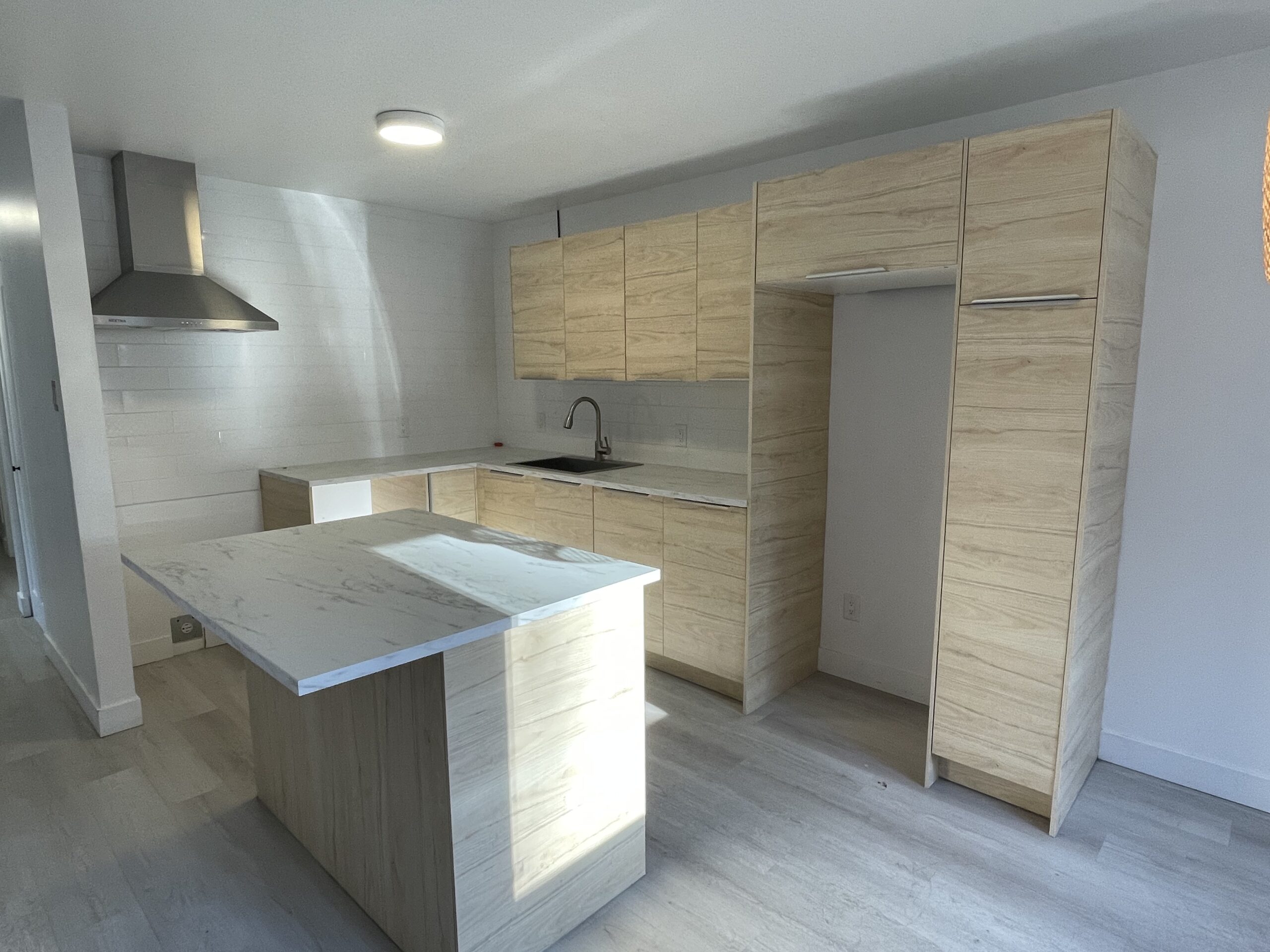 1040 – 14 De la Montagne